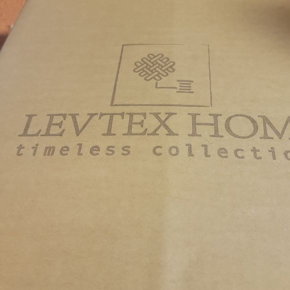 Gnome for the Holidays White Quilt - Levtex HomeNew Queen - Picture 4 of 4